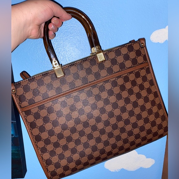 2 in 1 Large Tote Purse w/ Acrylic Circular Handles - Picture 3 of 16